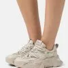 Steve Madden Kingdom - Sneakers Laag - Greige